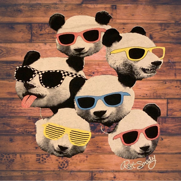 Colorful Rainbow Pandas Scene Emo Y2K Kid Etnies DC Shirt Zumiez Spencer’s - Picture 3 of 5